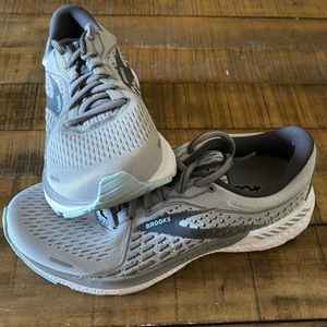 Brooks Adrenaline Womens running shoe size 7.5